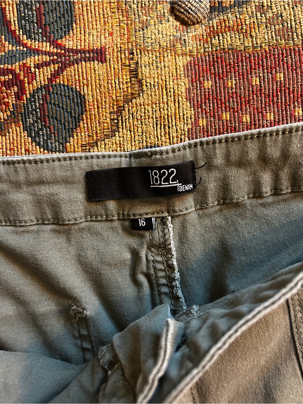 Green pants - Picture 2 of 3